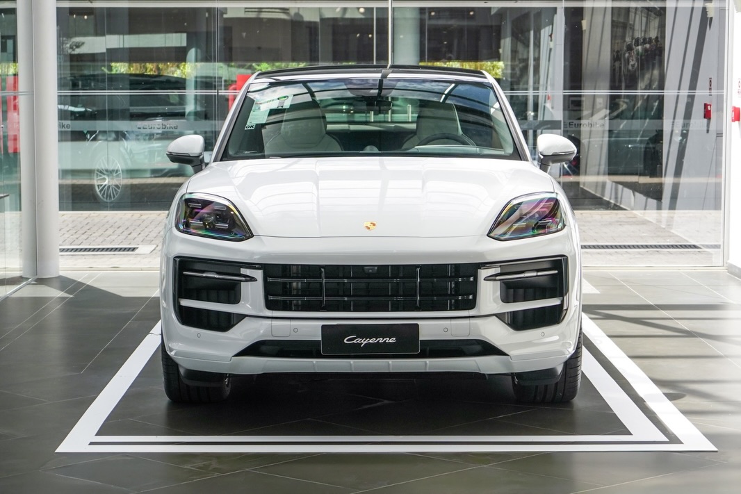 PORSCHE CAYENNE E-HYBRID COUPÉ - Imagem 2