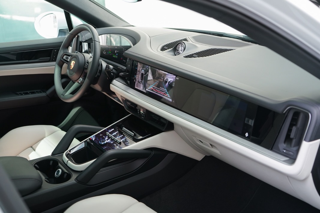 PORSCHE CAYENNE E-HYBRID COUPÉ - Imagem 11