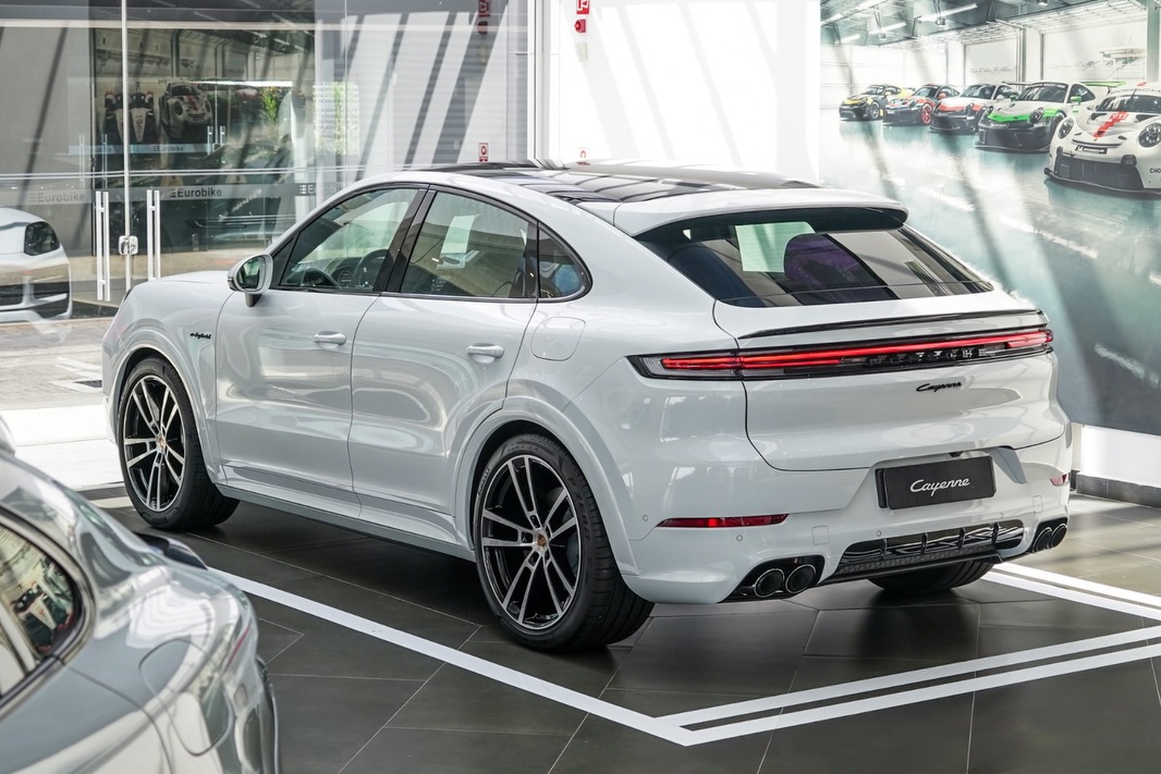 PORSCHE CAYENNE E-HYBRID COUPÉ - Imagem 14