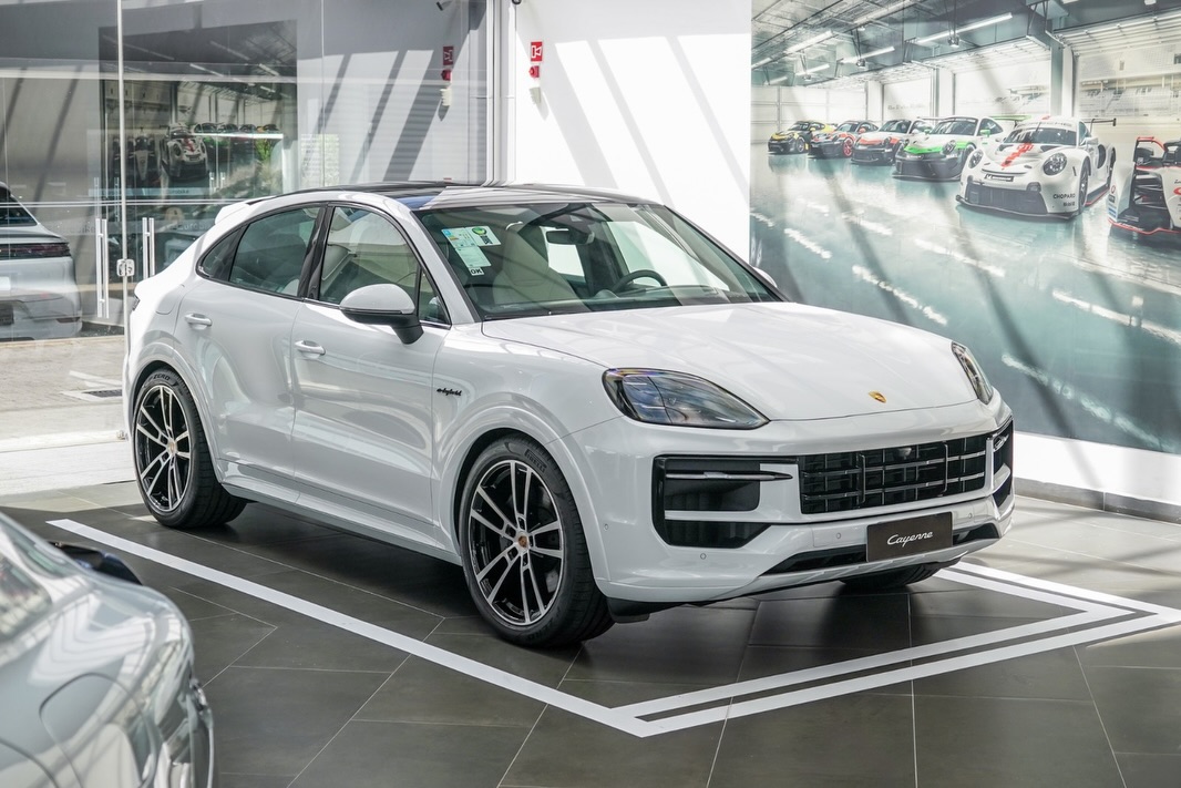 PORSCHE CAYENNE E-HYBRID COUPÉ - Imagem 3