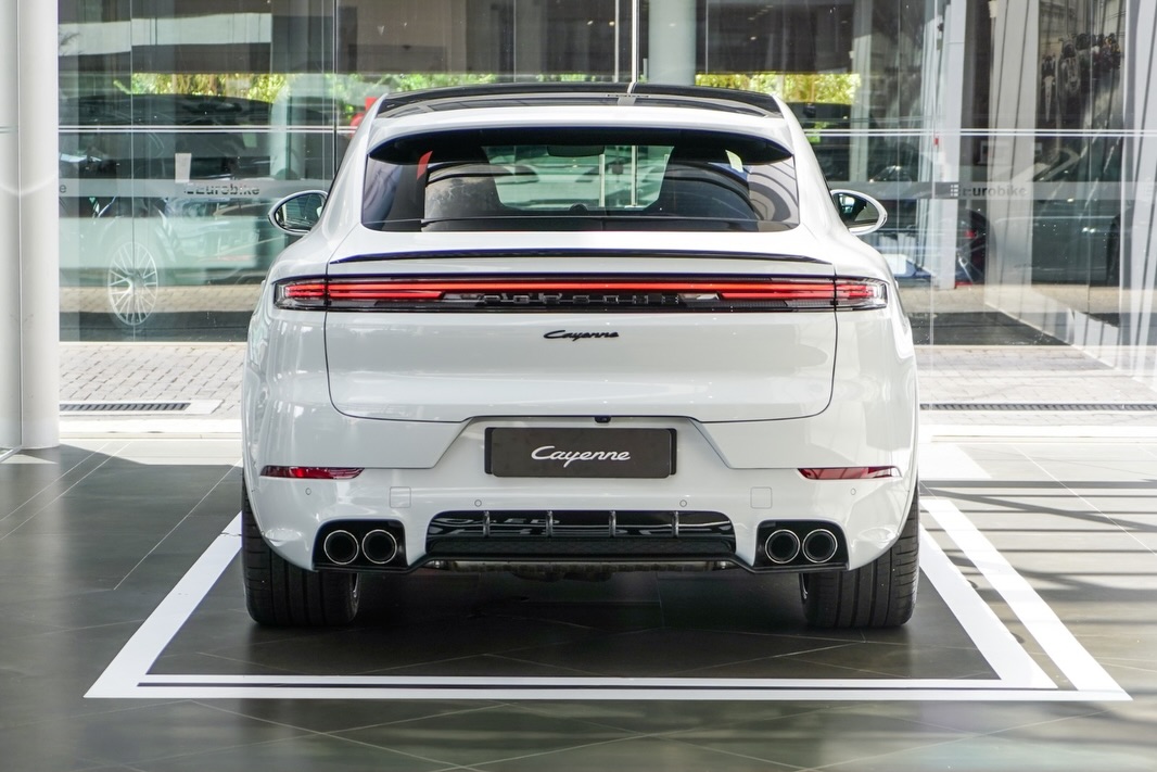PORSCHE CAYENNE E-HYBRID COUPÉ - Imagem 7