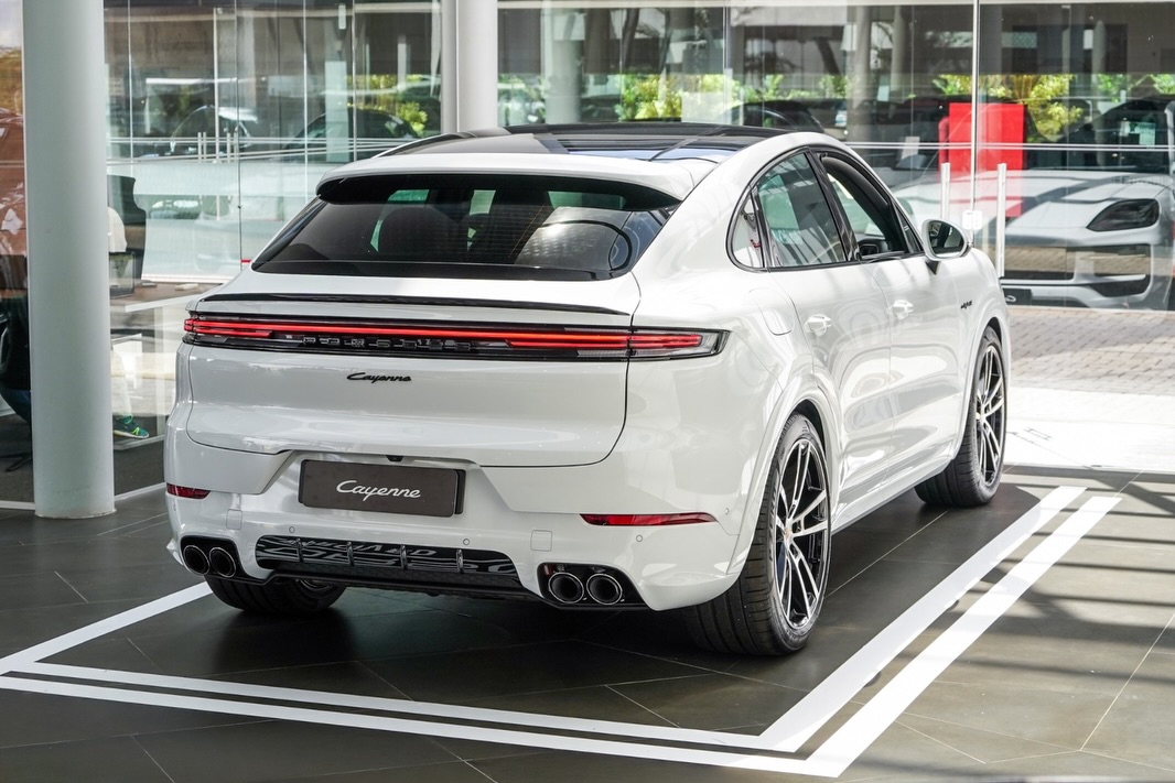 PORSCHE CAYENNE E-HYBRID COUPÉ - Imagem 8