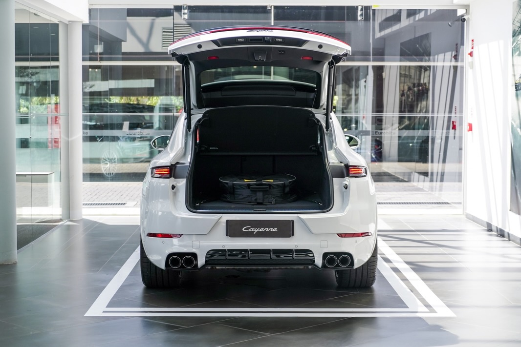 PORSCHE CAYENNE E-HYBRID COUPÉ - Imagem 9