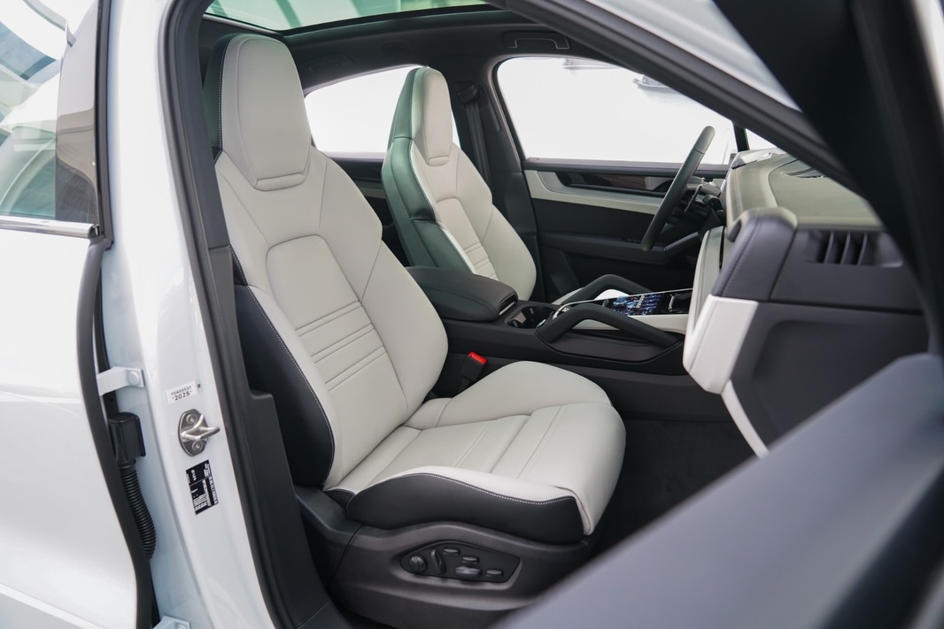 PORSCHE CAYENNE E-HYBRID COUPÉ - Imagem 10