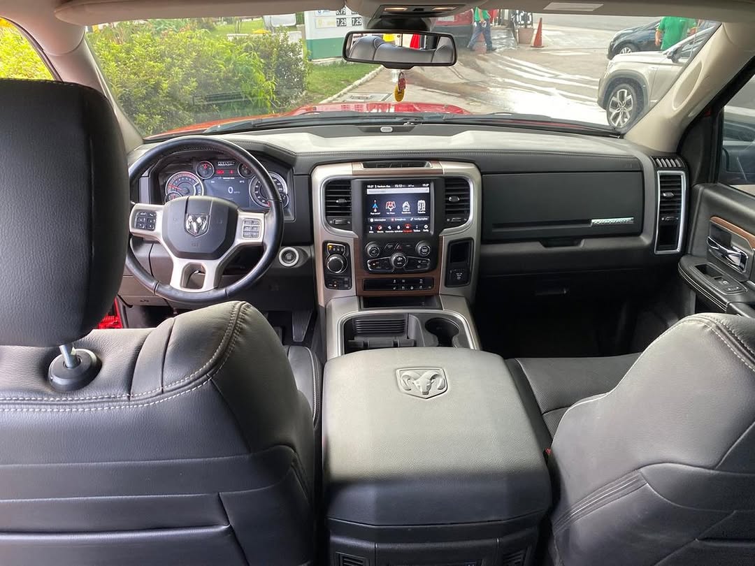RAM CLASSIC LARAMIE NIGHT EDITION - Imagem 7