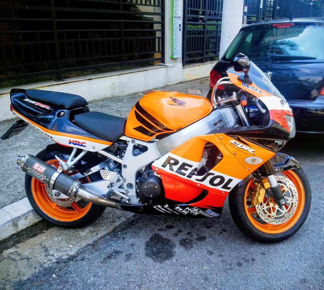 HONDA CBR 900 RR - Imagem 1