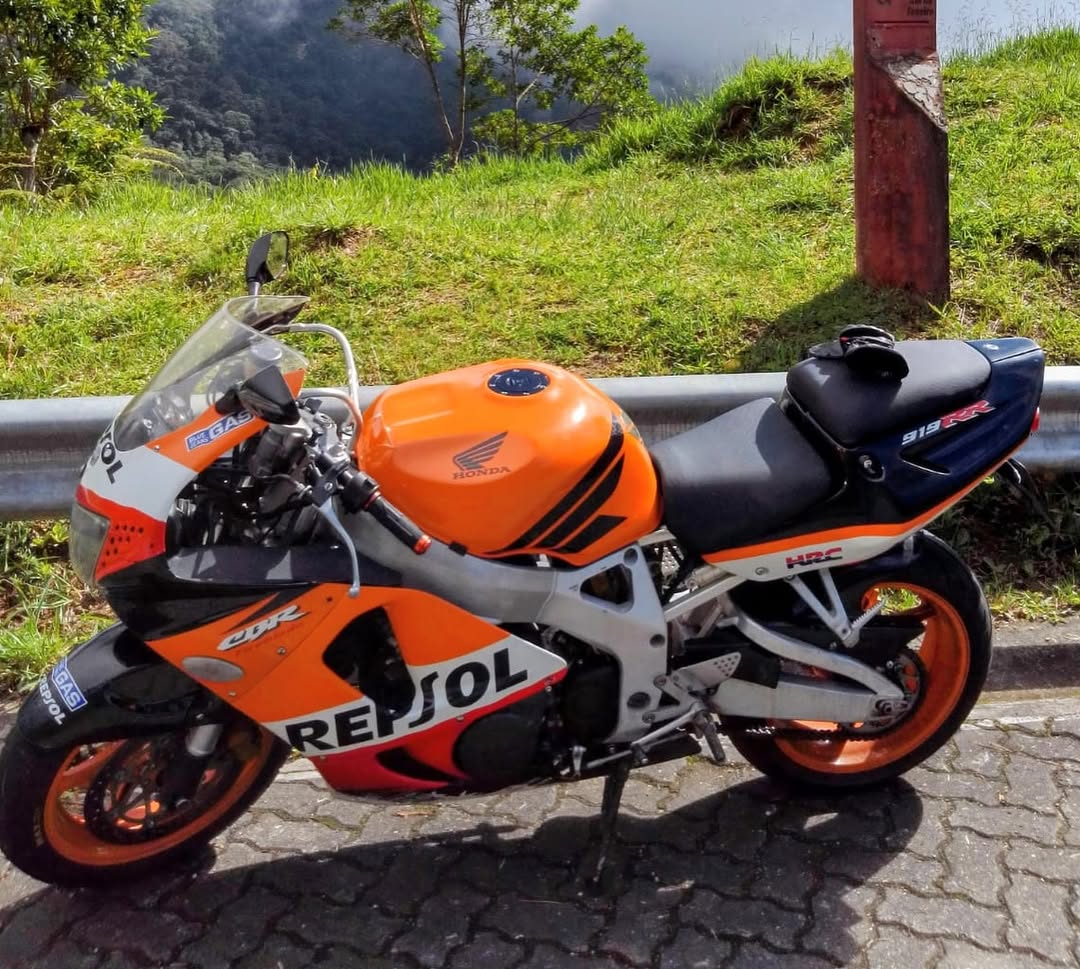 HONDA CBR 900 RR - Imagem 2