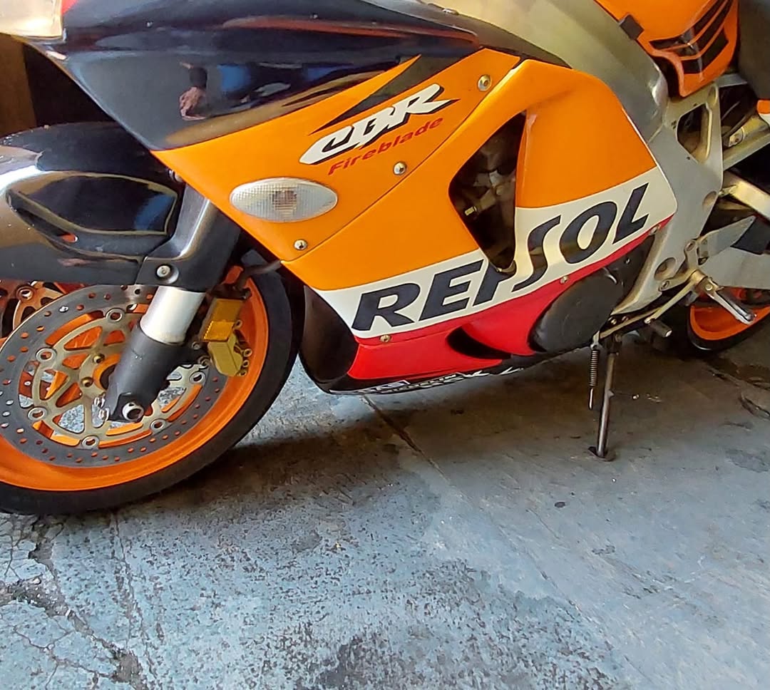 HONDA CBR 900 RR - Imagem 5