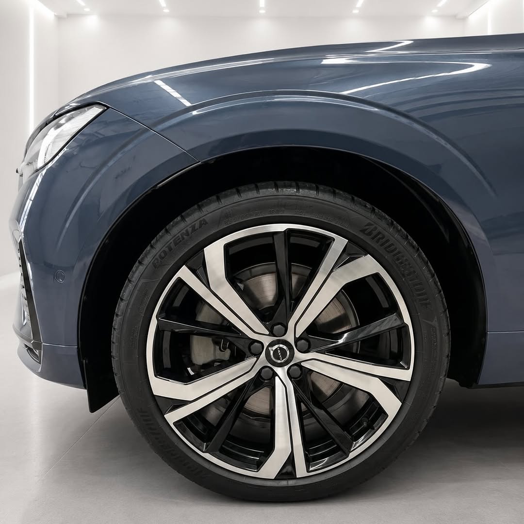 VOLVO XC60 T8 ULTIMATE DARK PHEV AWD - Imagem 10
