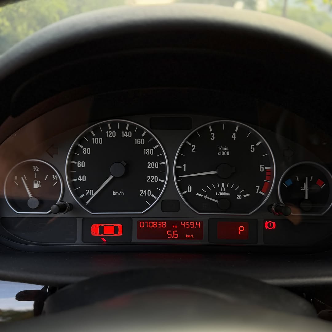 BMW 330I - Imagem 8