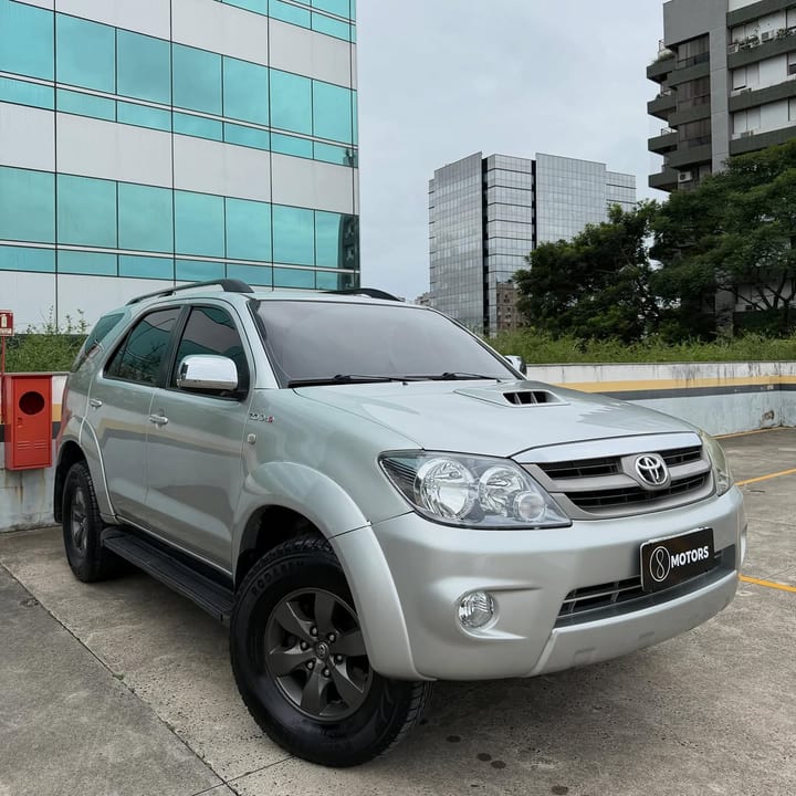 TOYOTA HILUX SW4 SRV D4-D 3.0 4X4