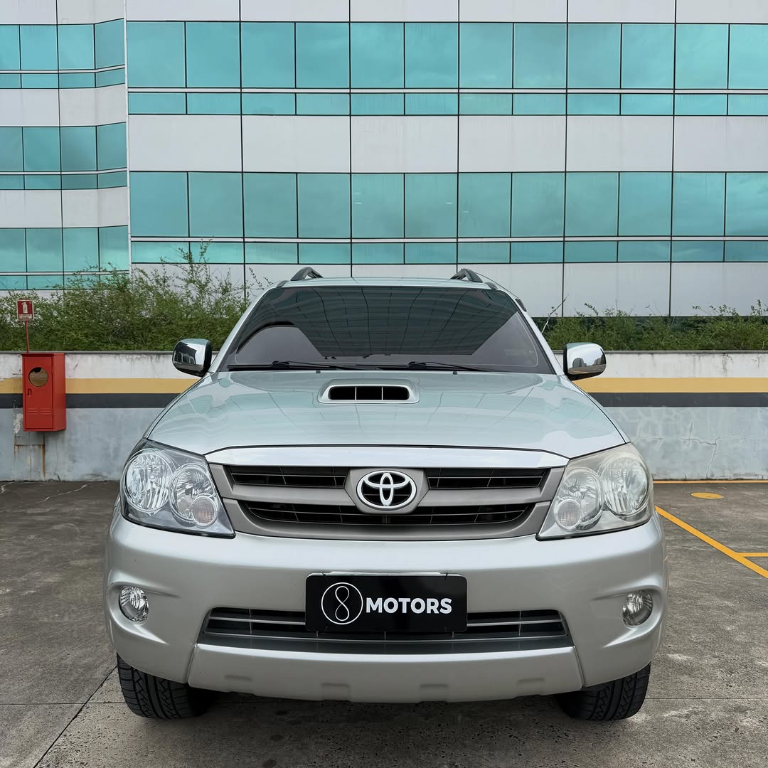 TOYOTA HILUX SW4 SRV D4-D 3.0 4X4 - Imagem 2
