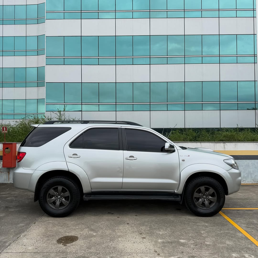 TOYOTA HILUX SW4 SRV D4-D 3.0 4X4 - Imagem 4