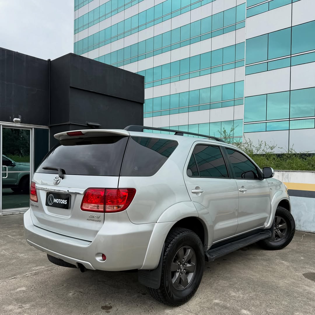 TOYOTA HILUX SW4 SRV D4-D 3.0 4X4 - Imagem 8