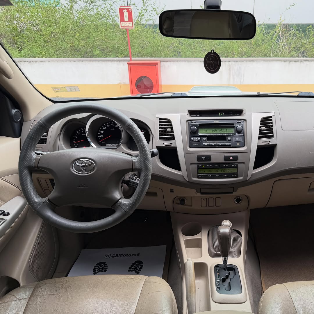 TOYOTA HILUX SW4 SRV D4-D 3.0 4X4 - Imagem 9
