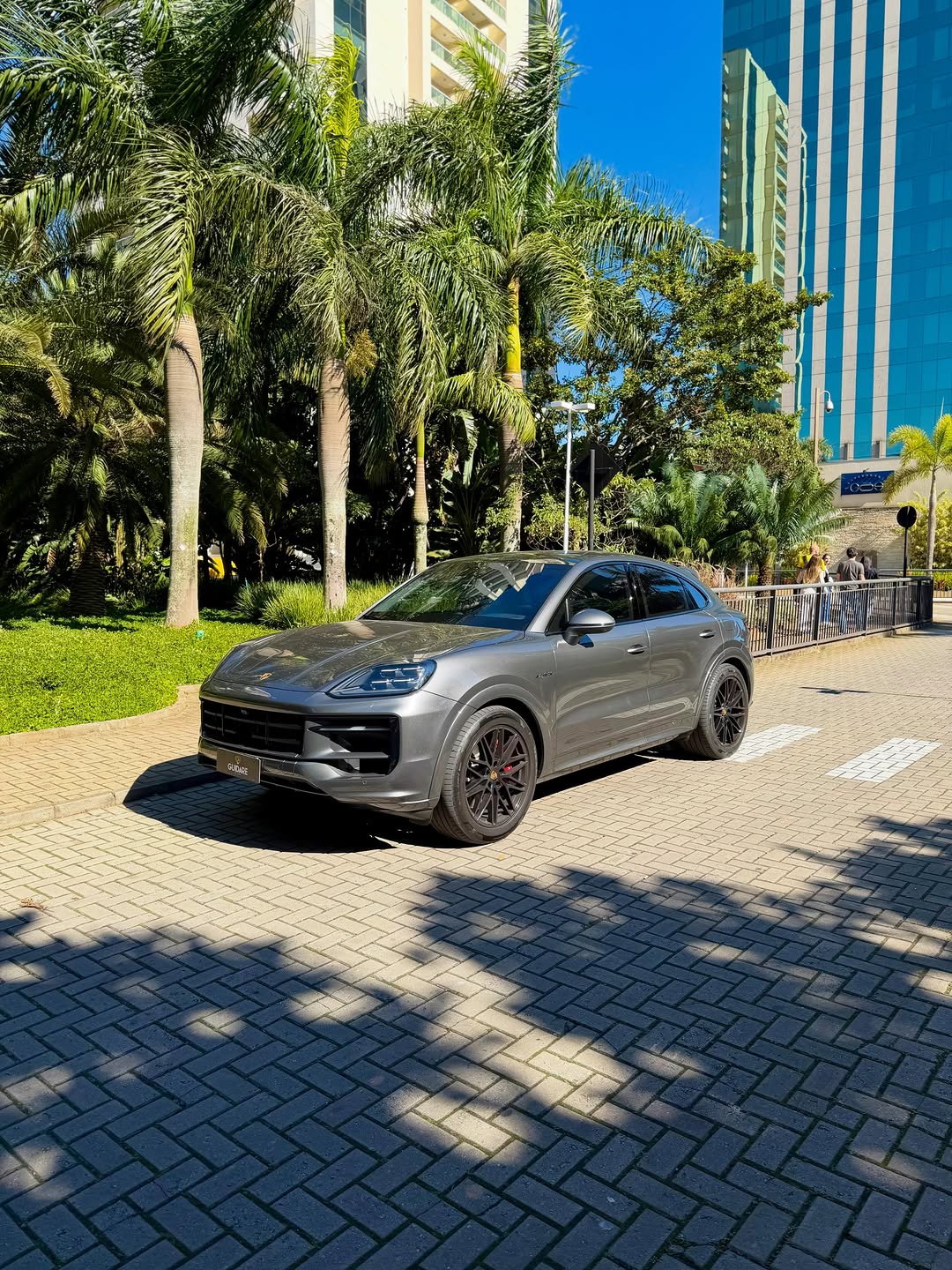 PORSCHE CAYENNE S COUPE E-HYBRID - Imagem 1