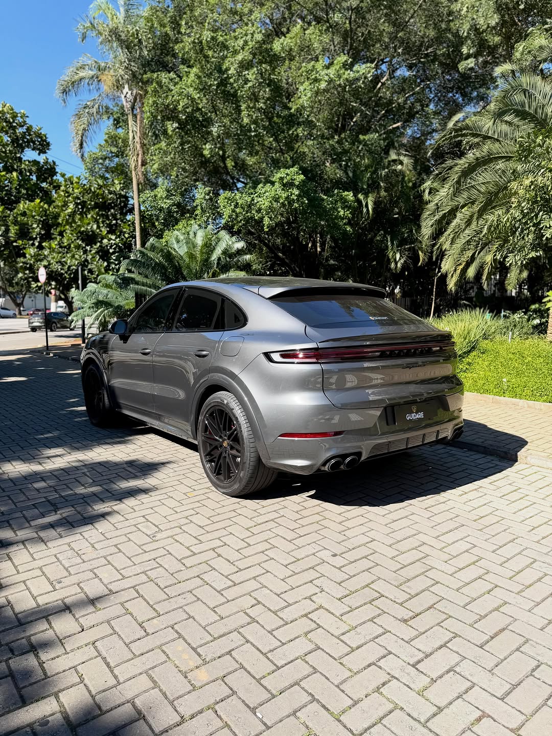 PORSCHE CAYENNE S COUPE E-HYBRID - Imagem 4