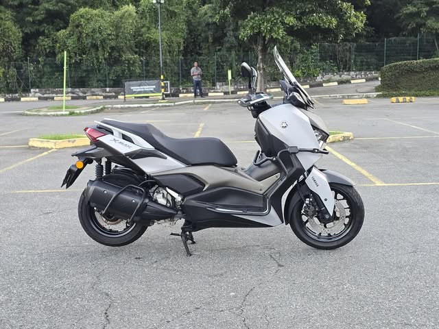 YAMAHA XMAX 250 CONNECTED - Imagem 2