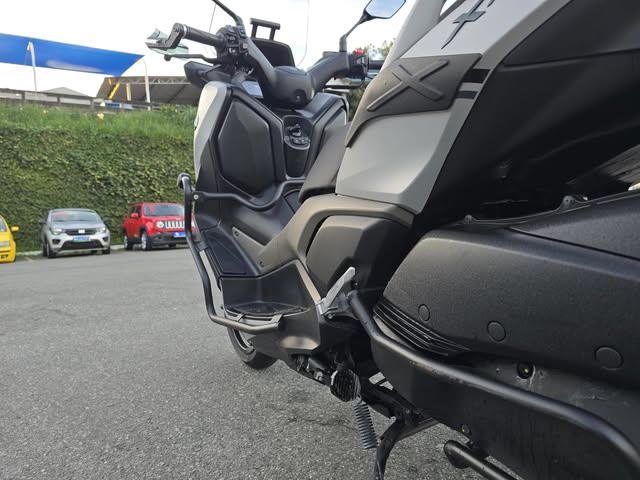 YAMAHA XMAX 250 CONNECTED - Imagem 12