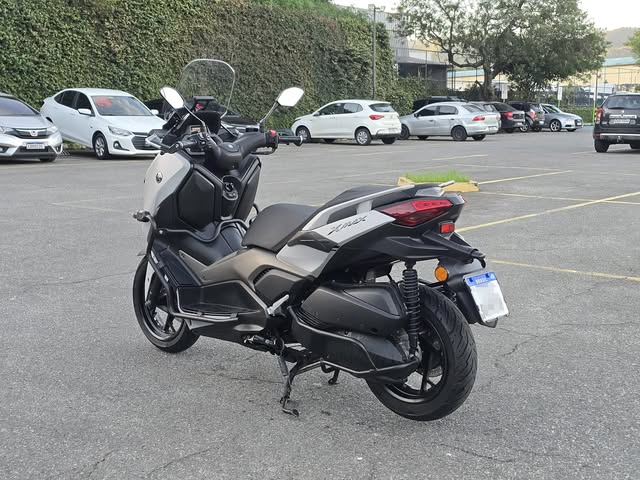 YAMAHA XMAX 250 CONNECTED - Imagem 4
