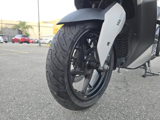 YAMAHA XMAX 250 CONNECTED - Imagem 6