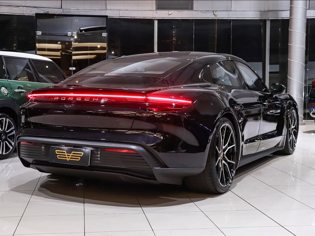 PORSCHE TAYCAN 4S - Imagem 3