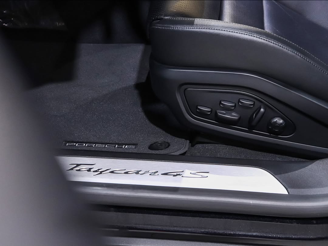 PORSCHE TAYCAN 4S - Imagem 9
