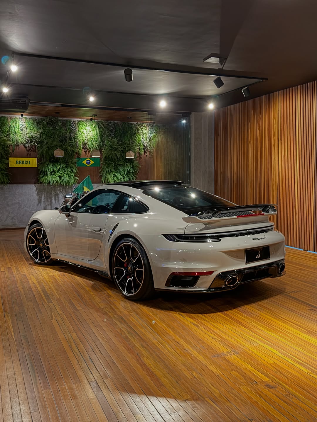 PORSCHE 911 TURBO - Imagem 6