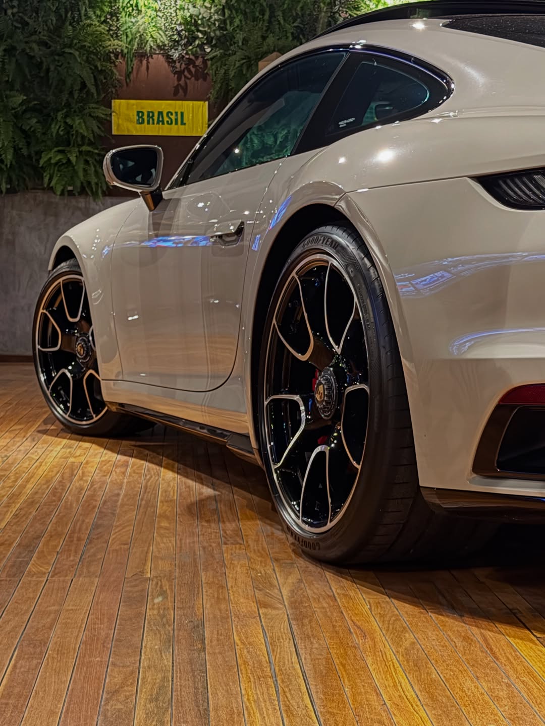 PORSCHE 911 TURBO - Imagem 7