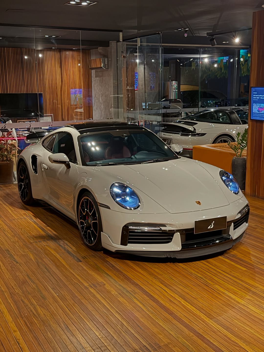 PORSCHE 911 TURBO - Imagem 9