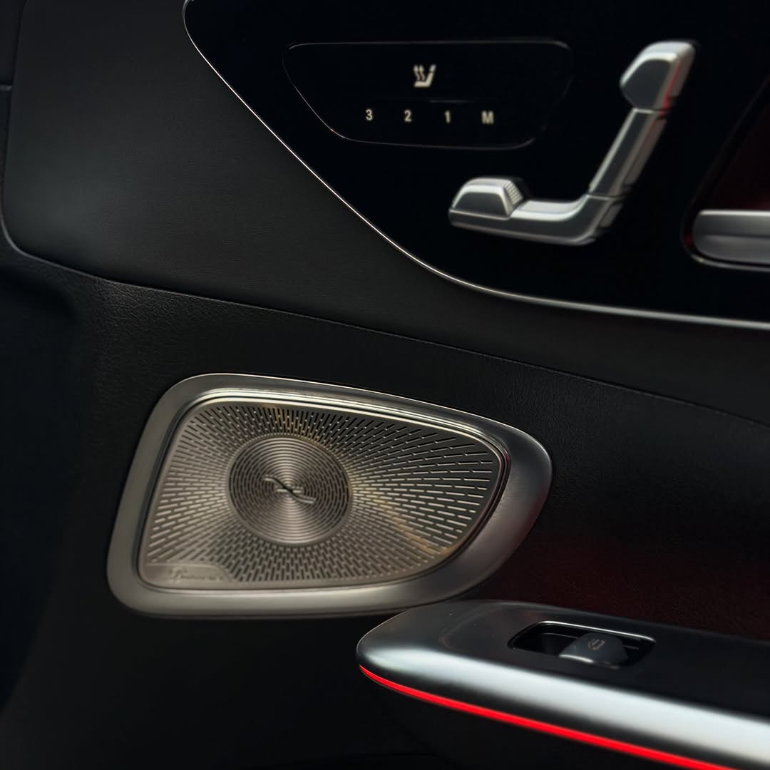 MERCEDES-BENZ C63 AMG 2.0 PHEV S PERFORMANCE - Imagem 11