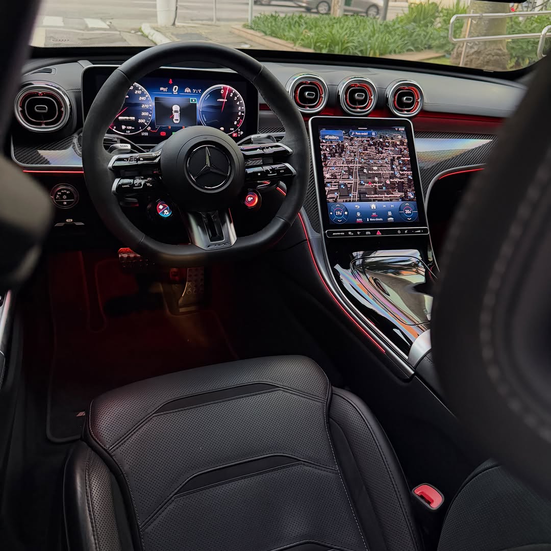 MERCEDES-BENZ C63 AMG 2.0 PHEV S PERFORMANCE - Imagem 13