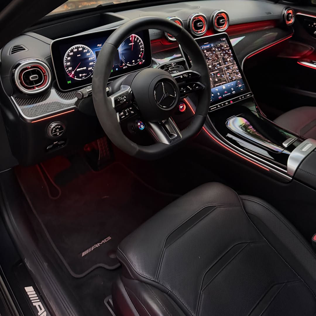 MERCEDES-BENZ C63 AMG 2.0 PHEV S PERFORMANCE - Imagem 19