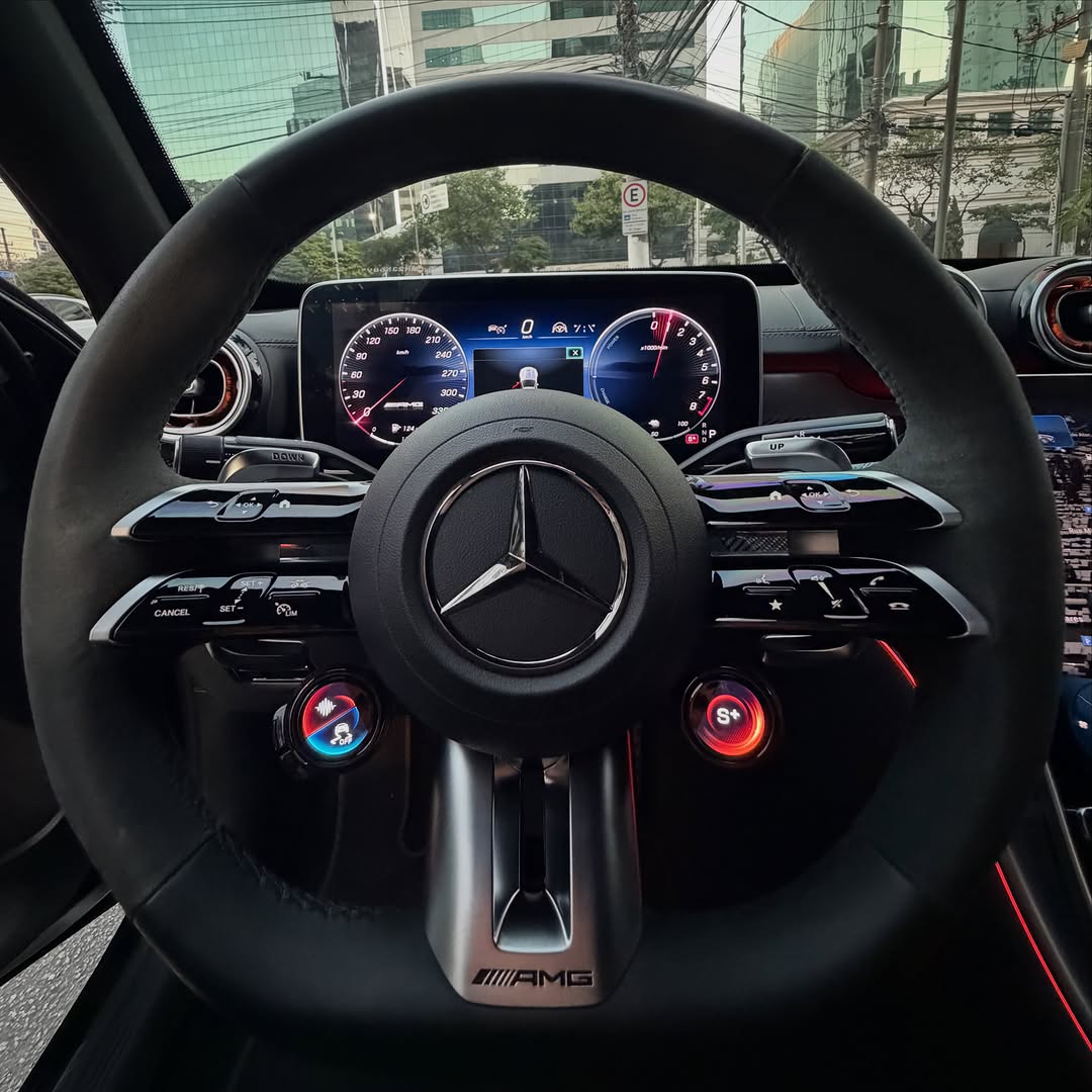 MERCEDES-BENZ C63 AMG 2.0 PHEV S PERFORMANCE - Imagem 7