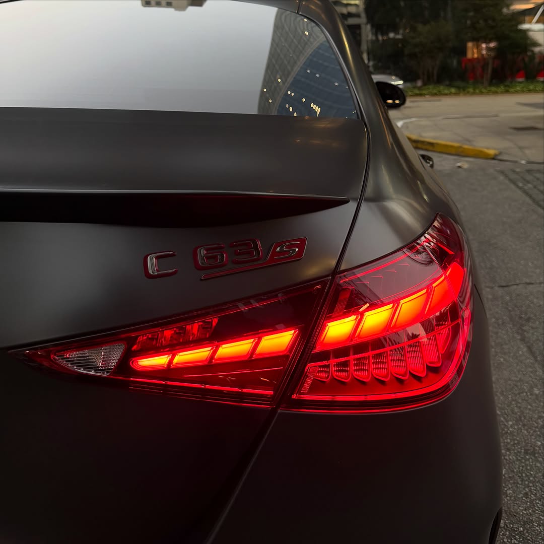 MERCEDES-BENZ C63 AMG 2.0 PHEV S PERFORMANCE - Imagem 8