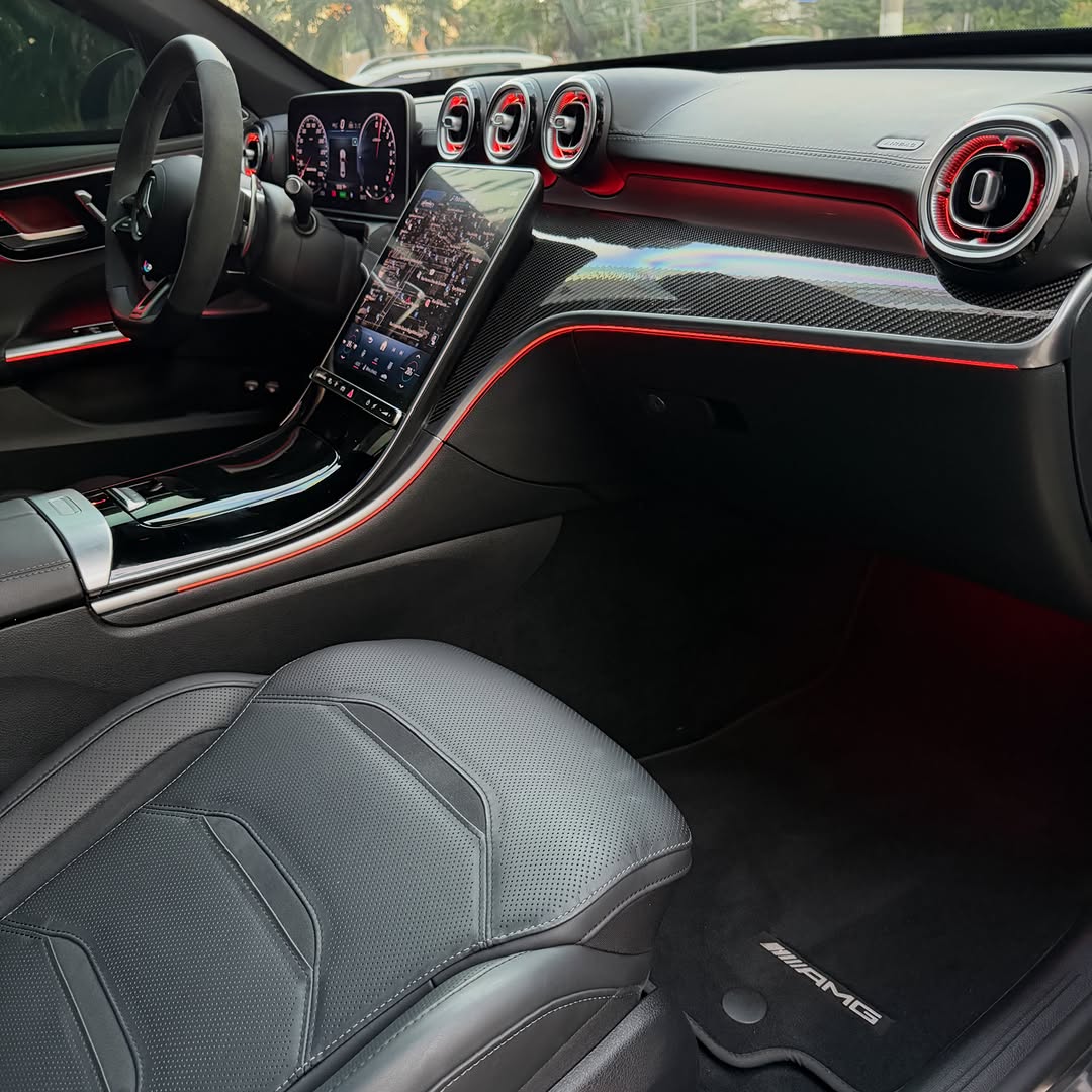 MERCEDES-BENZ C63 AMG 2.0 PHEV S PERFORMANCE - Imagem 9