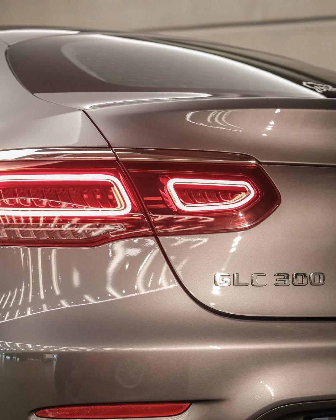 MERCEDES-BENZ GLC 300 2.0 TB CGI COUPÉ AMG LINE 4MATIC 9G-TRONIC - Imagem 5