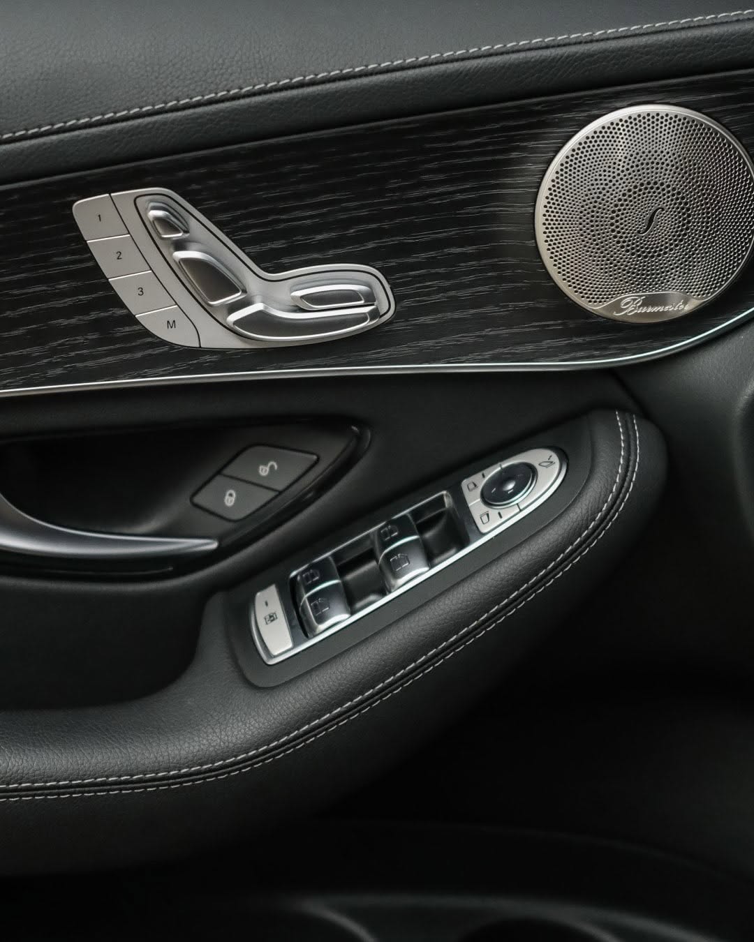 MERCEDES-BENZ GLC 300 2.0 TB CGI COUPÉ AMG LINE 4MATIC 9G-TRONIC - Imagem 8