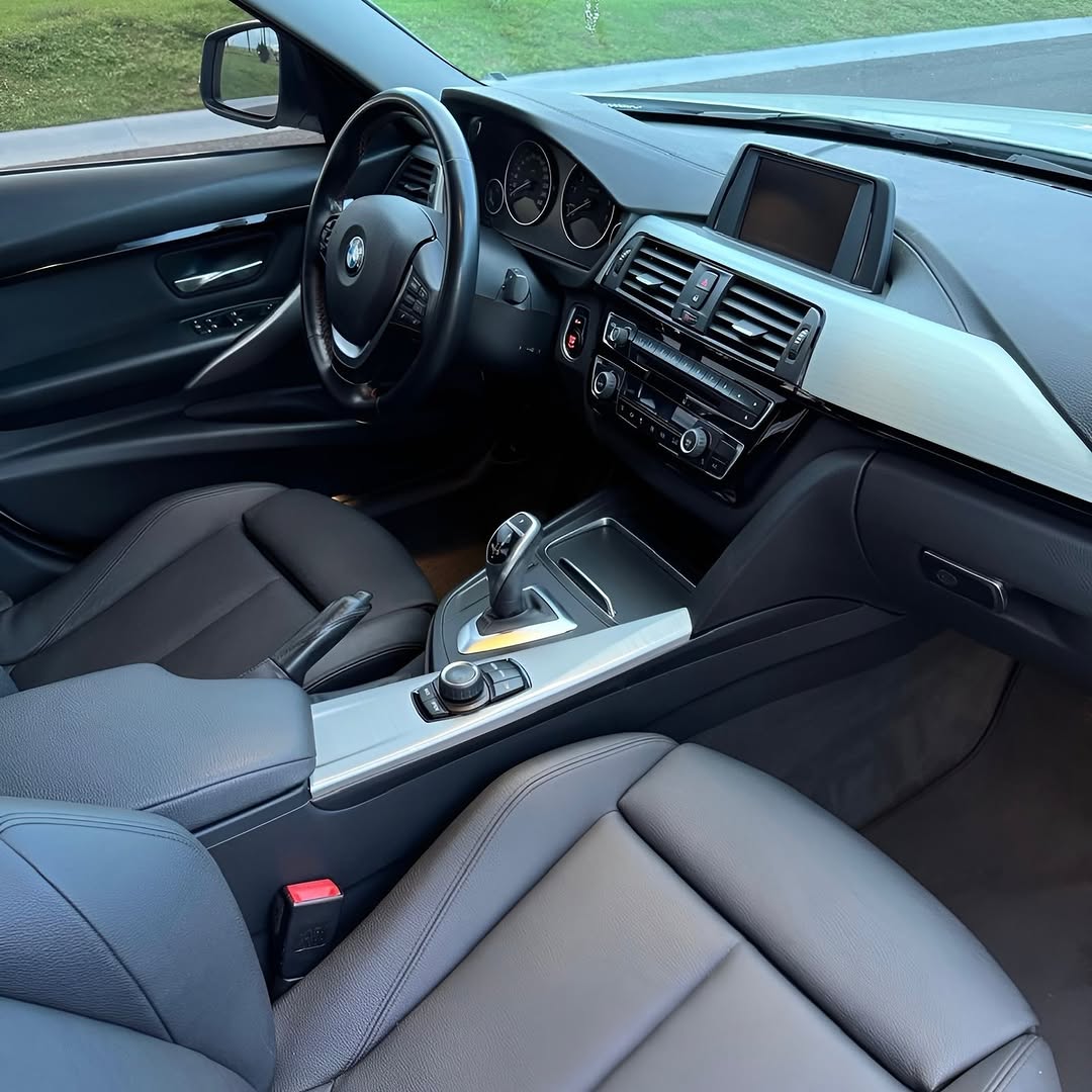 BMW 320I SPORT - Imagem 9