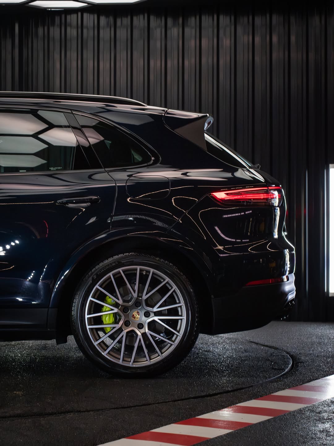 PORSCHE CAYENNE E-HYBRID PLATINUM EDITION - Imagem 12