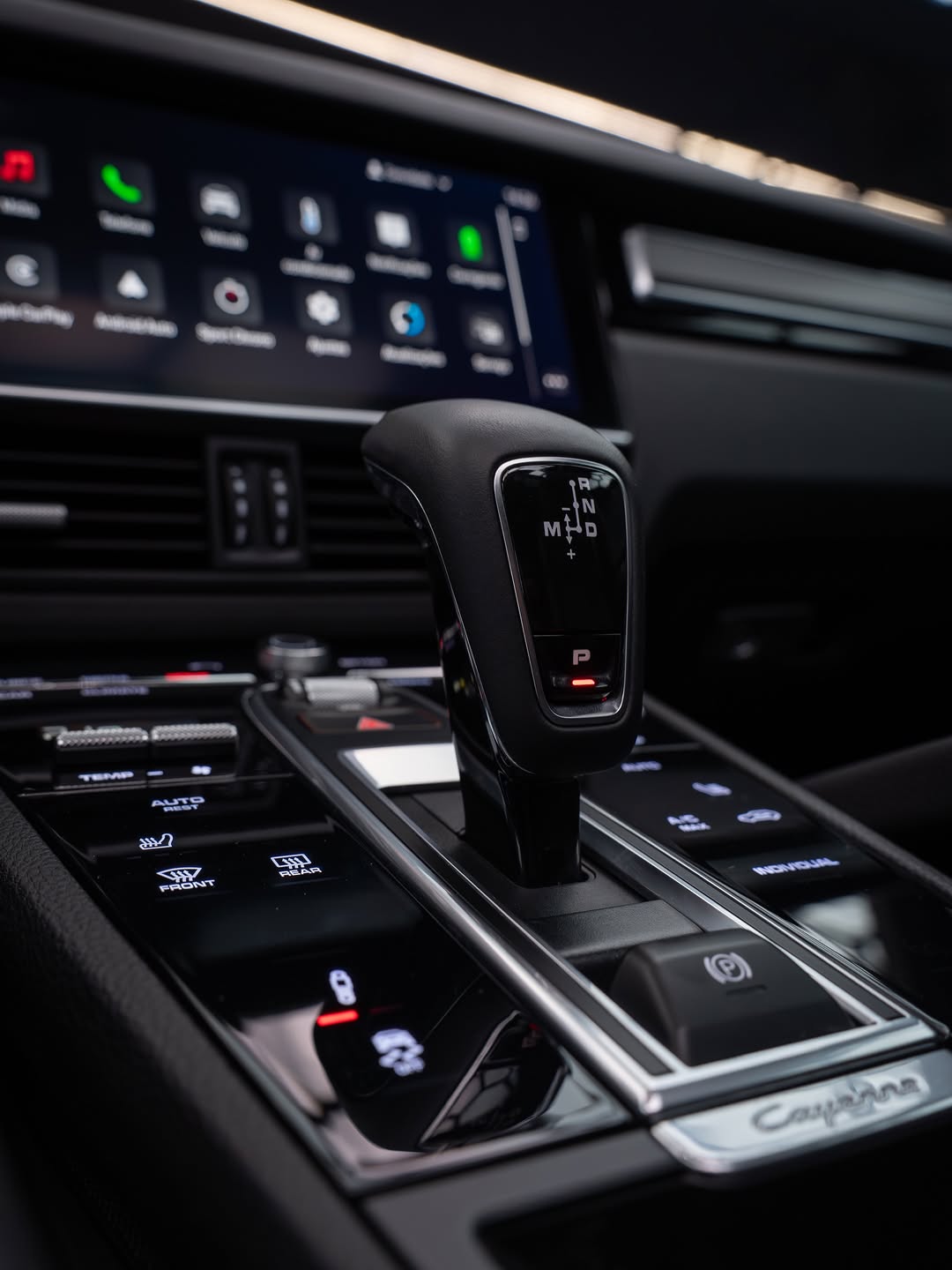 PORSCHE CAYENNE E-HYBRID PLATINUM EDITION - Imagem 13