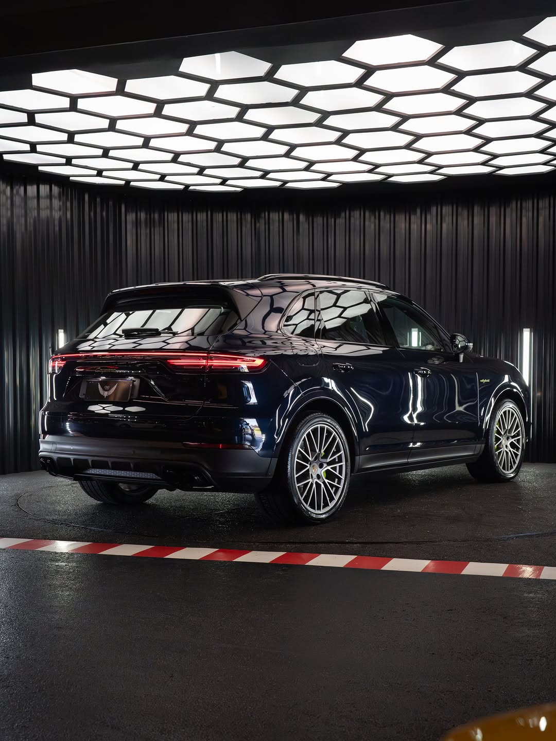 PORSCHE CAYENNE E-HYBRID PLATINUM EDITION - Imagem 14