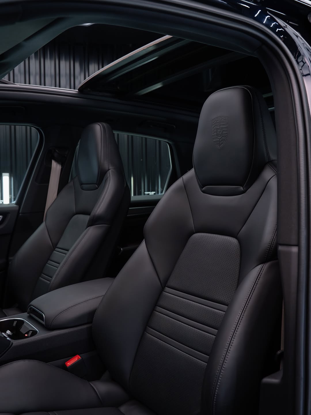 PORSCHE CAYENNE E-HYBRID PLATINUM EDITION - Imagem 17