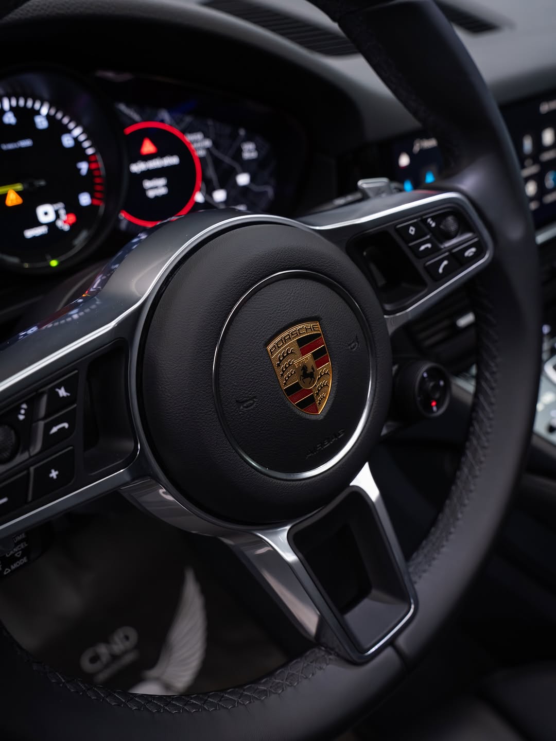 PORSCHE CAYENNE E-HYBRID PLATINUM EDITION - Imagem 5