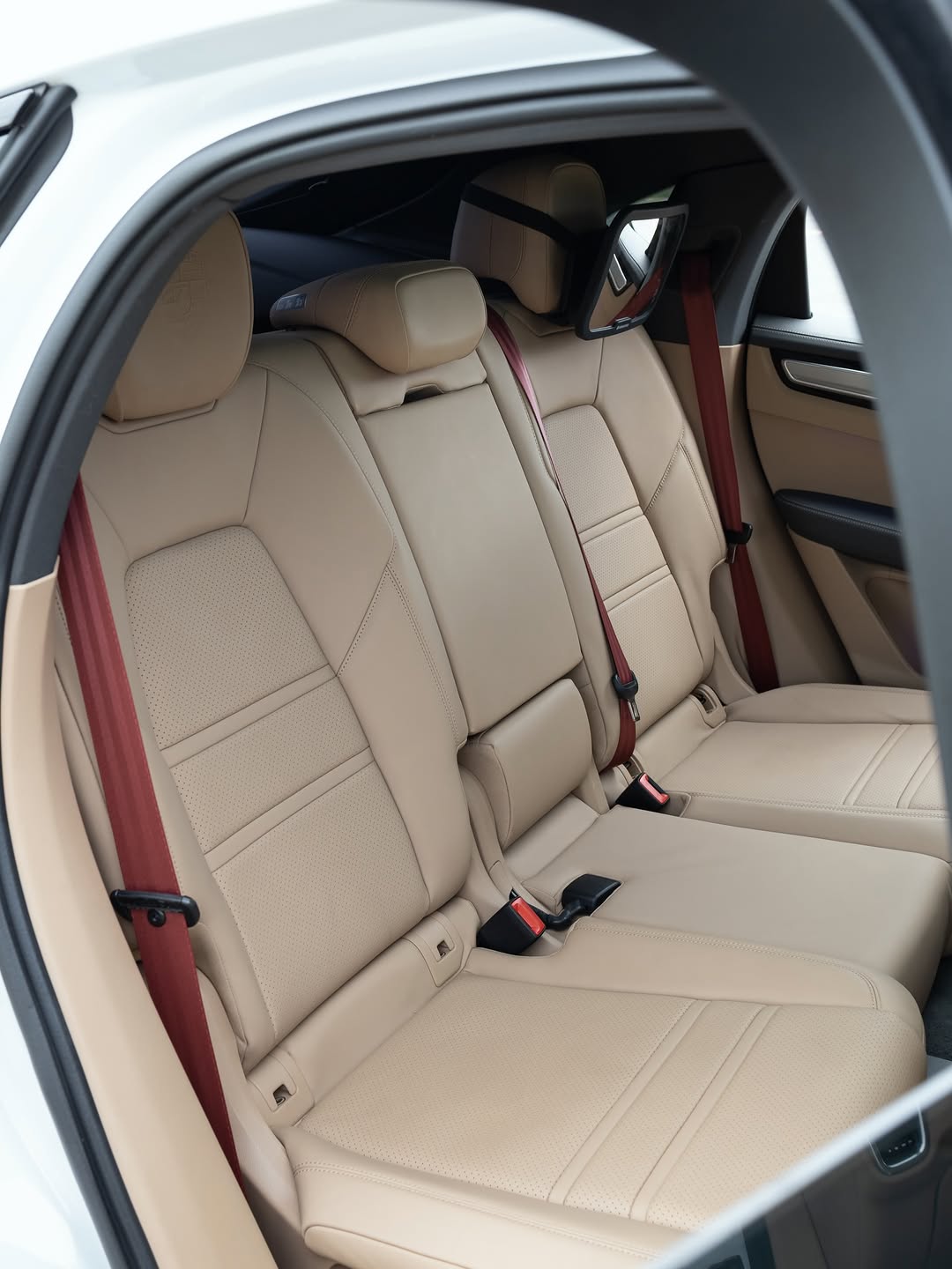 PORSCHE CAYENNE E-HYBRID COUPÉ PLATINUM EDITION - Imagem 5