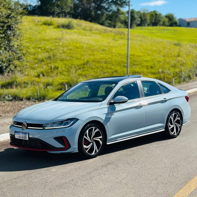 VOLKSWAGEN JETTA GLI - Imagem 11
