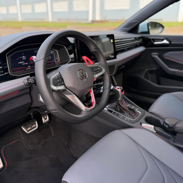VOLKSWAGEN JETTA GLI - Imagem 5