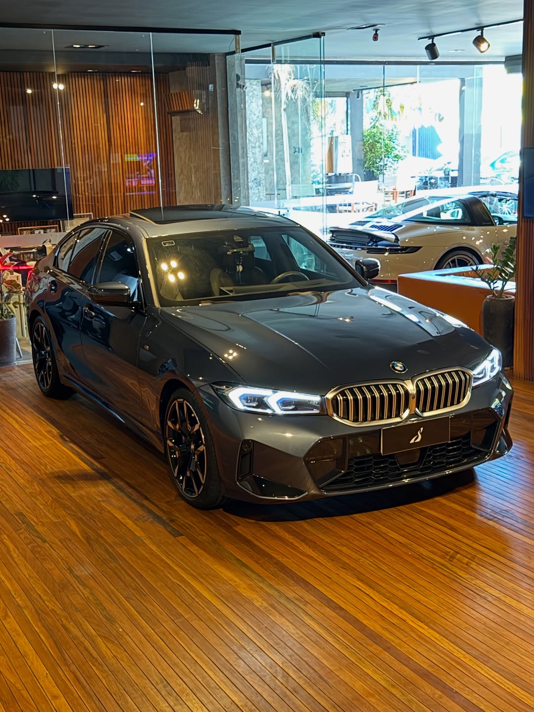 BMW 320 M SPORT - Imagem 11
