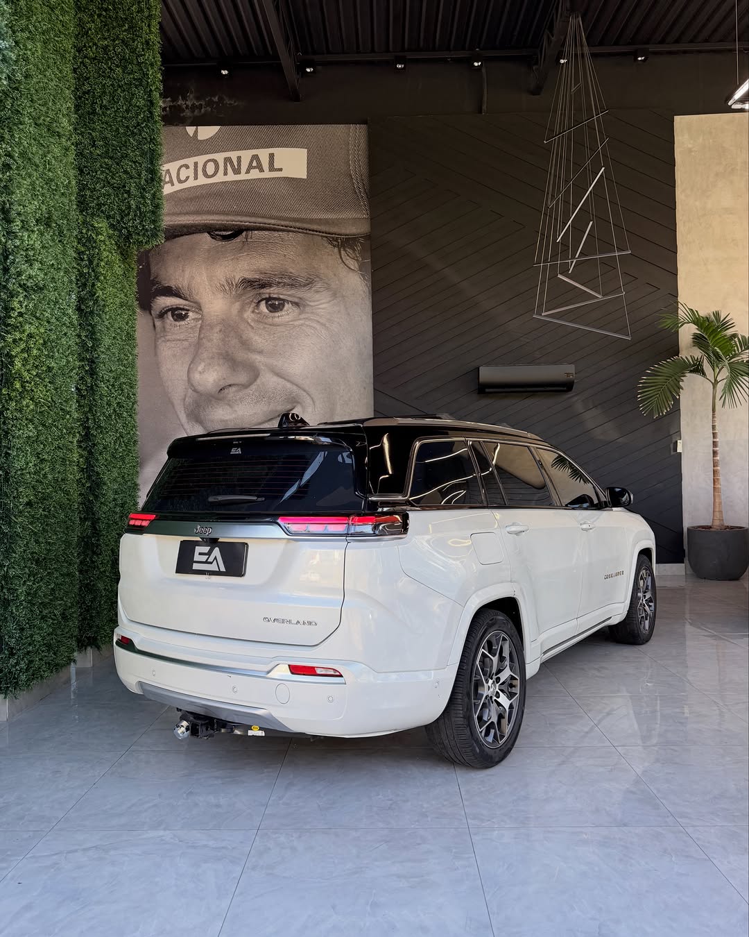 JEEP COMMANDER OVERLAND AT6 - Imagem 17