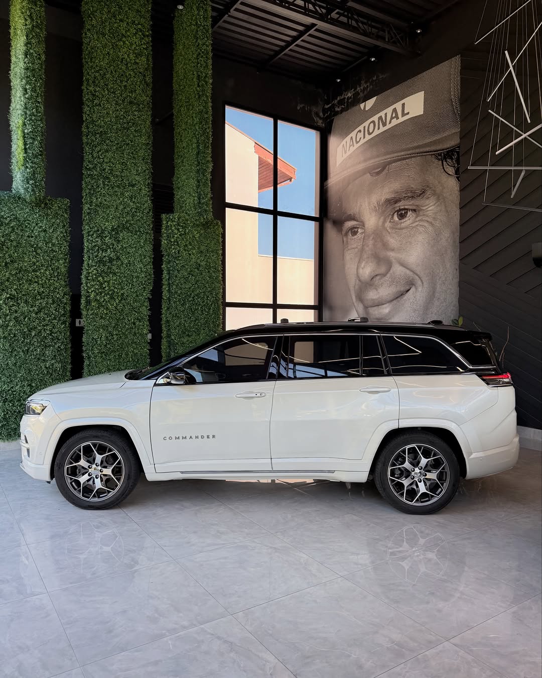 JEEP COMMANDER OVERLAND AT6 - Imagem 5